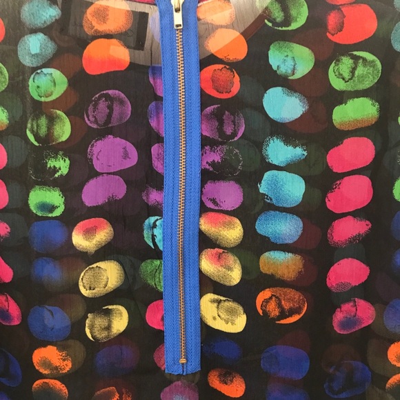 Cute Polka Dot Top - Quarter Length Cuffed Sleeves - Size XS - Picture 4 of 6